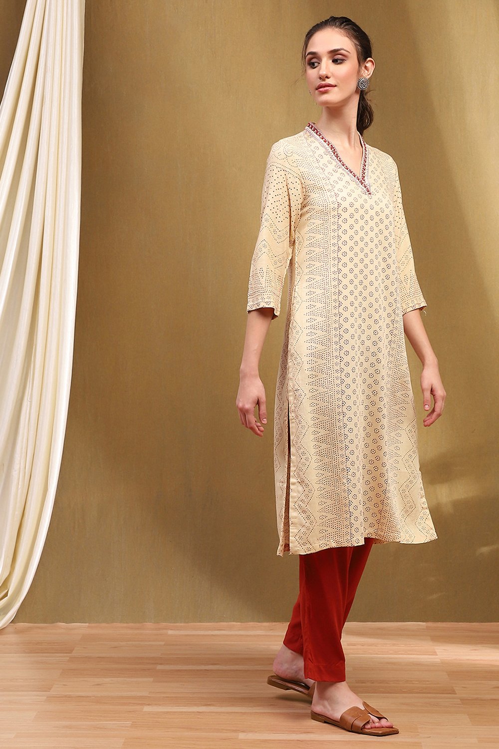 Cream-coloured Printed Regular Fit Straight Kurta image number 4