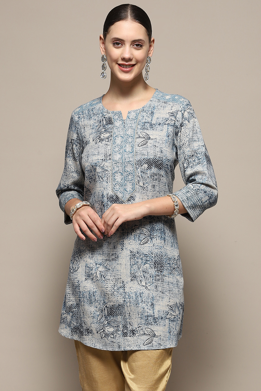 Blue Floral Printed Regular Fit Straight Kurti image number 5