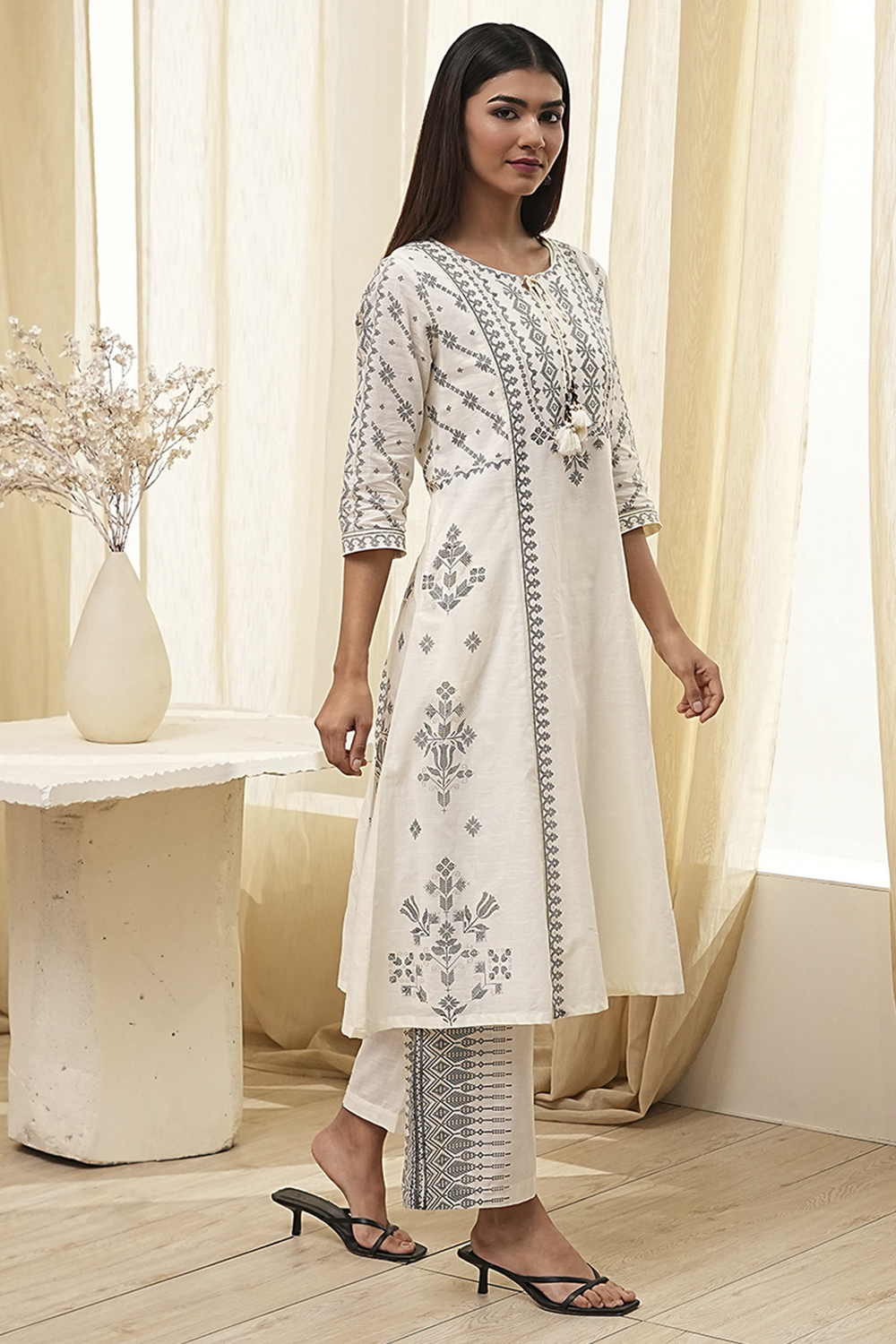 Off-White Pure Cotton Printed A-line Kurta Set image number 5