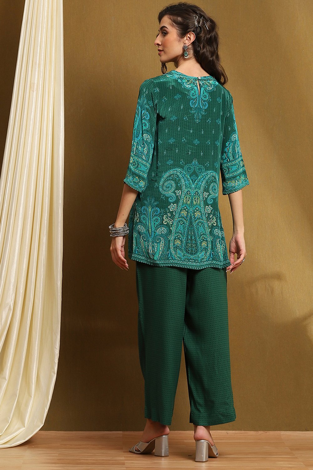 Emerland Green Crepe Straight Suit Set image number 4