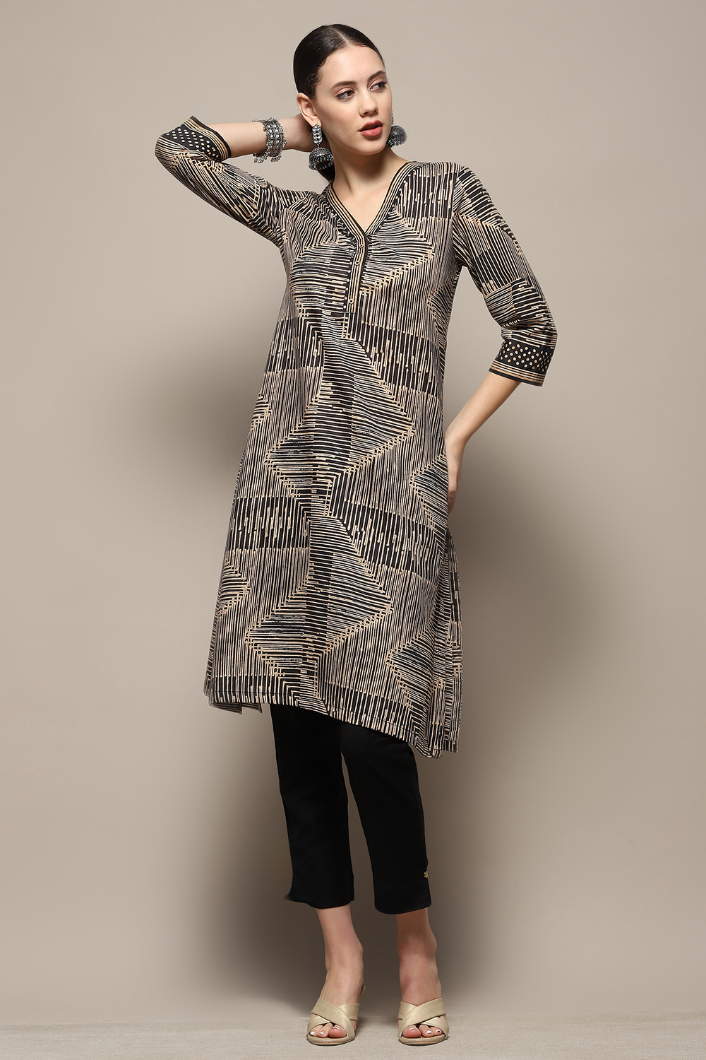 Black Cotton Geometric Printed Straight Kurta image number 0