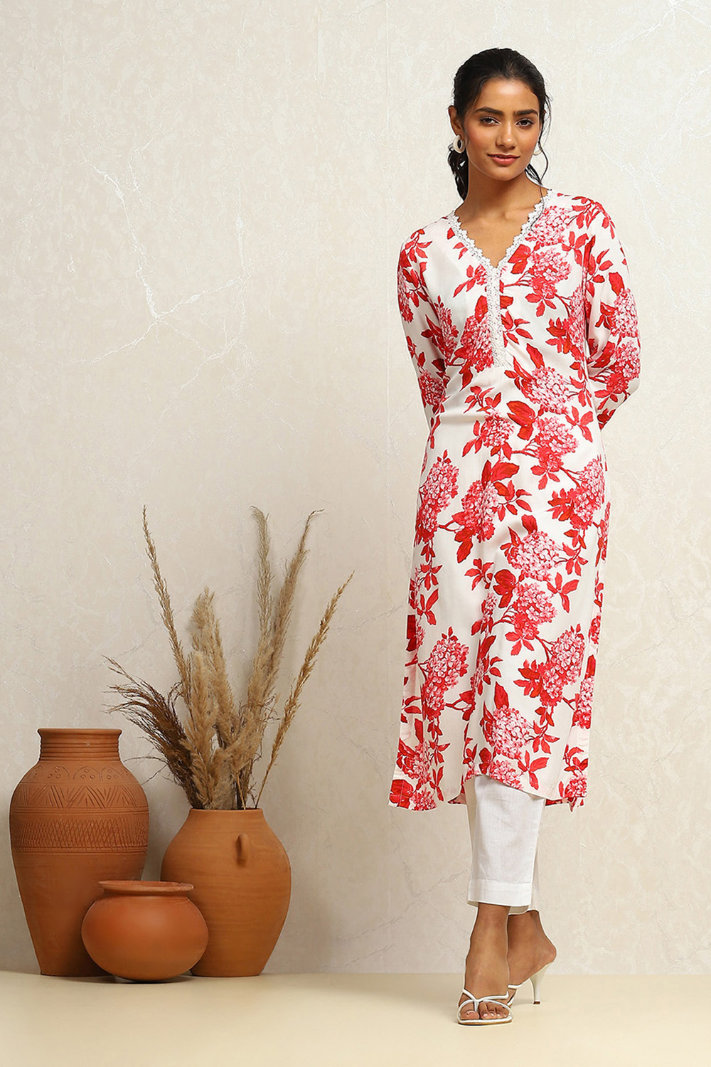 Red and White Floral Printed Straight Kurta image number 0