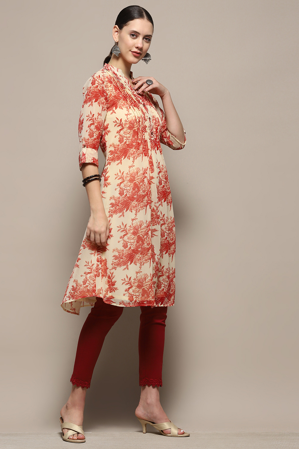 Cream-coloured Georgette Floral Straight Kurta image number 5