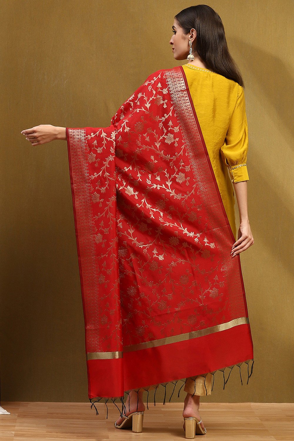 Red Floral Yarn-Dyed Festive Dupatta image number 3