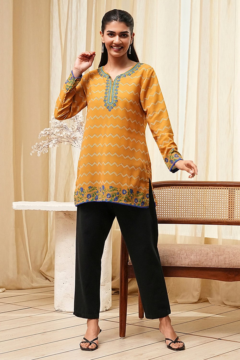 Black Printed Straight Short Kurta image number 0