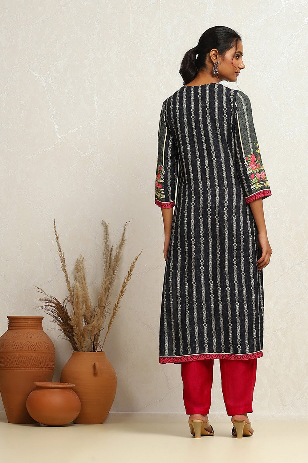 Grey Rayon Straight Kurta image number 3