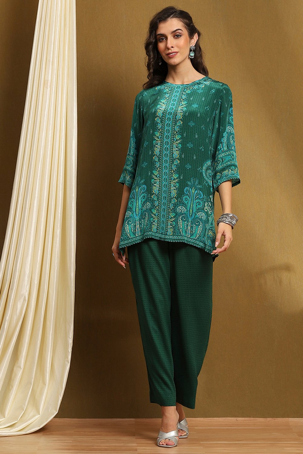 Emerland Green Crepe Straight Suit Set image number 6