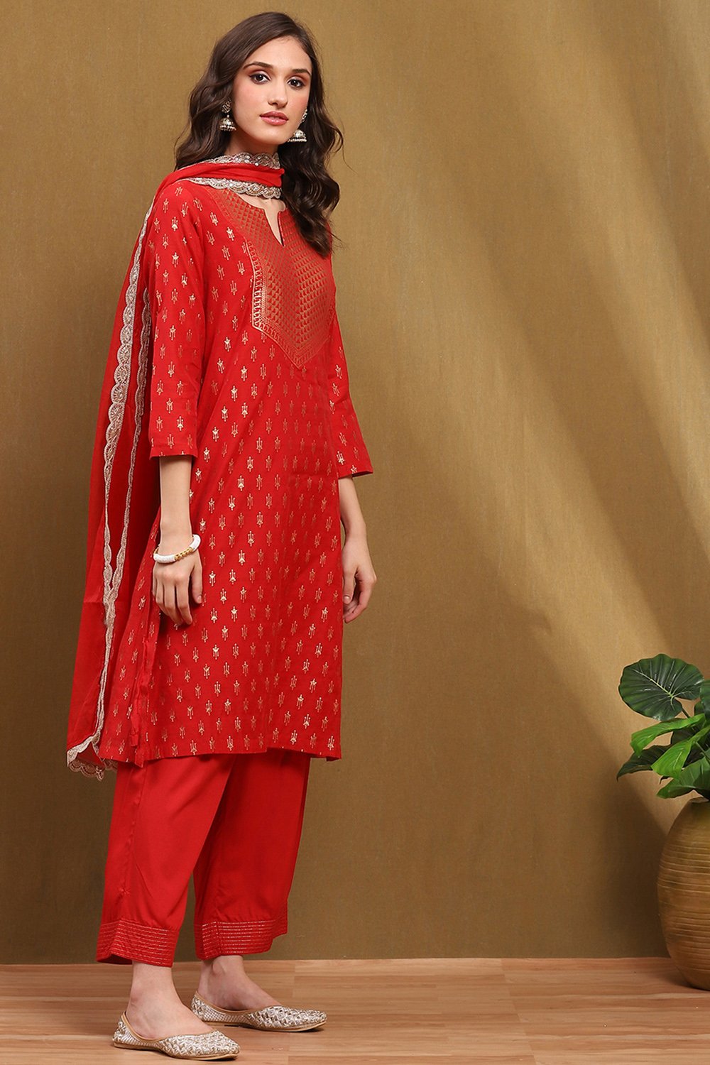 Red Yarn-Dyed Brocade Festive Straight Suit Set image number 5