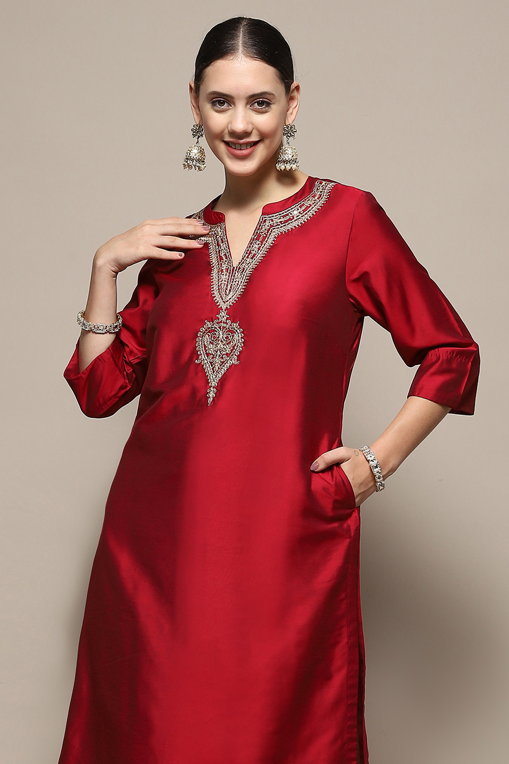 Pink Embroidered Regular Fit Straight Kurta image number 2