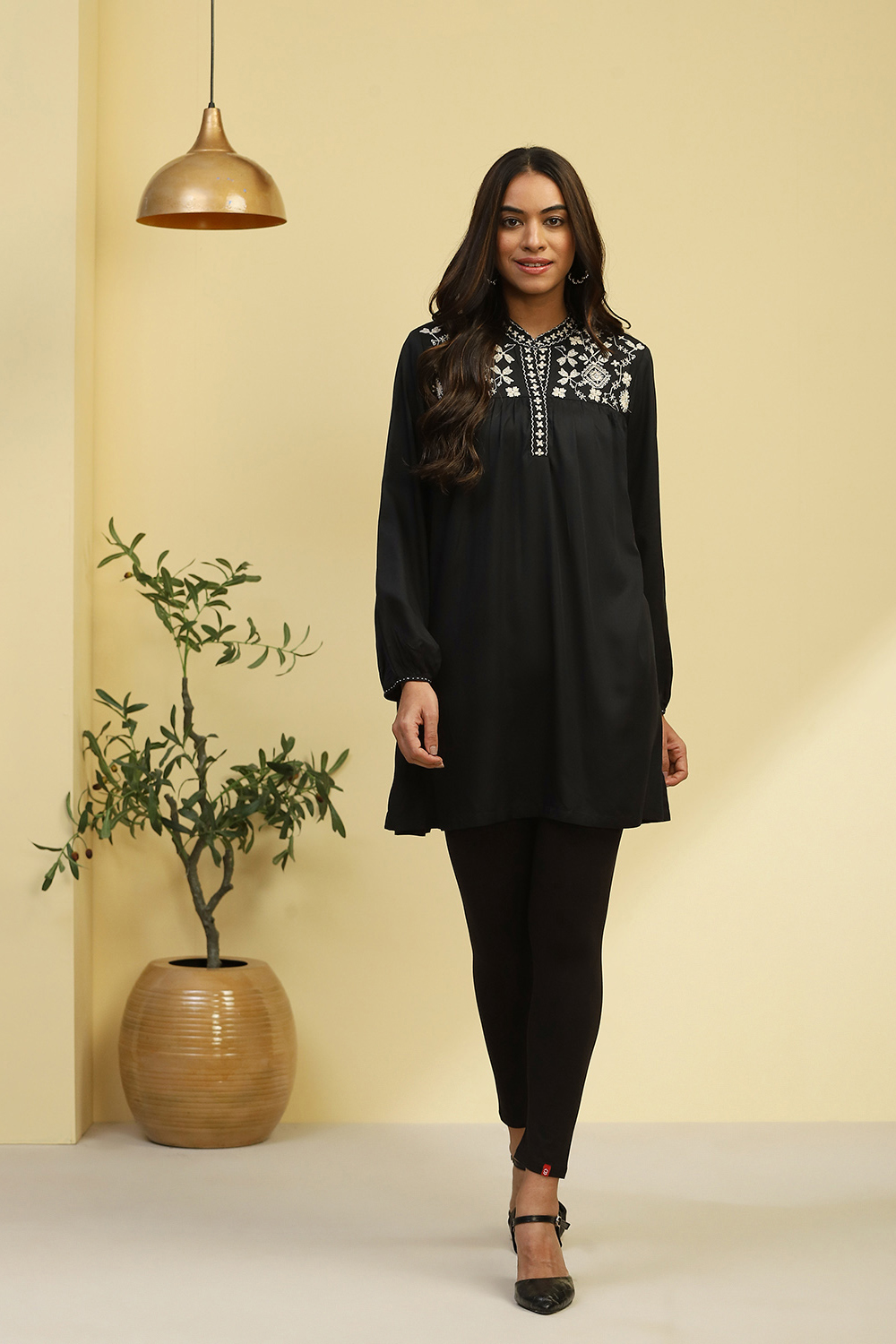 Black Viscose Blend Regular Fit Straight Kurti image number 0