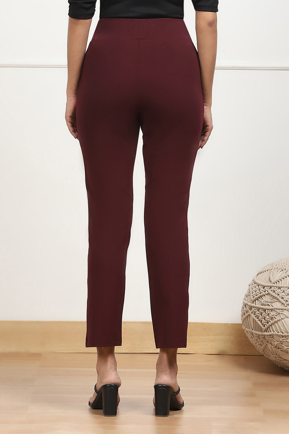 Burgundy Solid Stretchable Slim Fit Pants image number 5