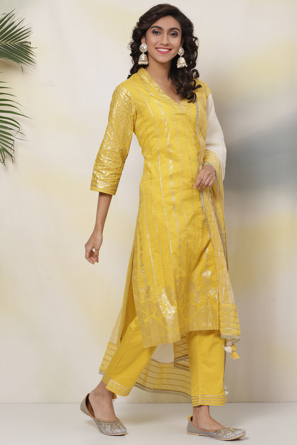 Yellow Cotton Straight Kurta Slim Pant Suit Set image number 7