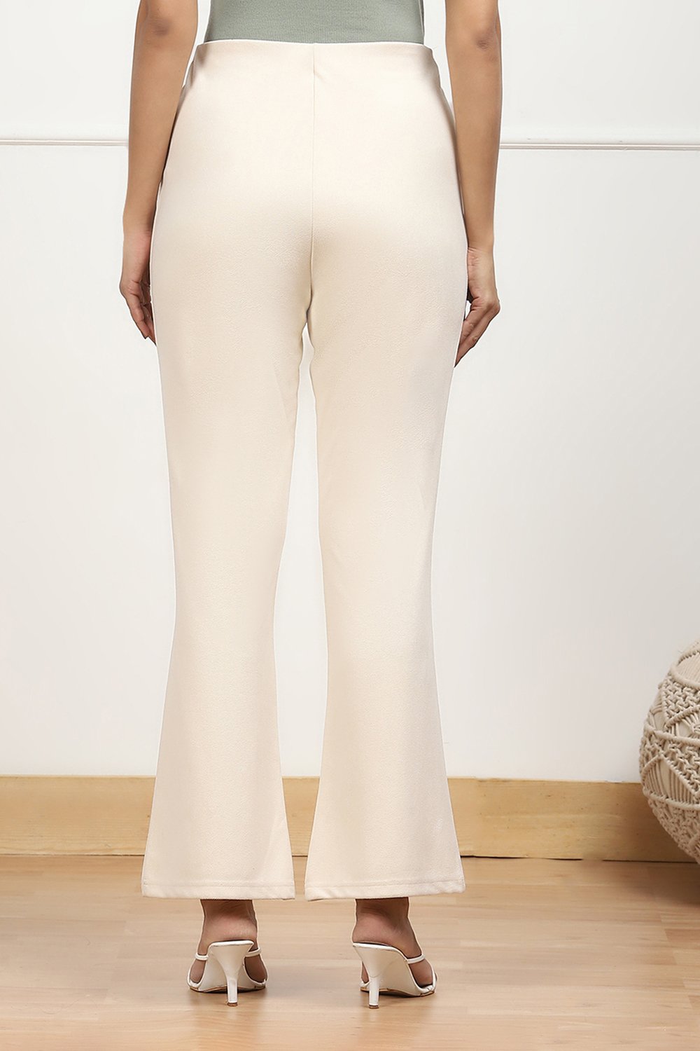 Beige Solid Stretchable Relaxed Fit Pants image number 5