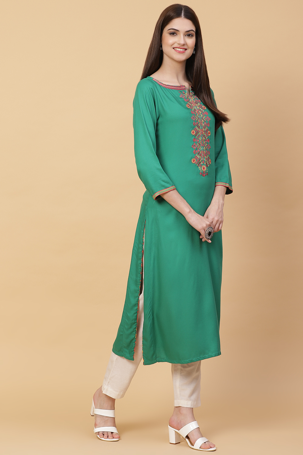 Green Straight Rayon Kurta image number 2