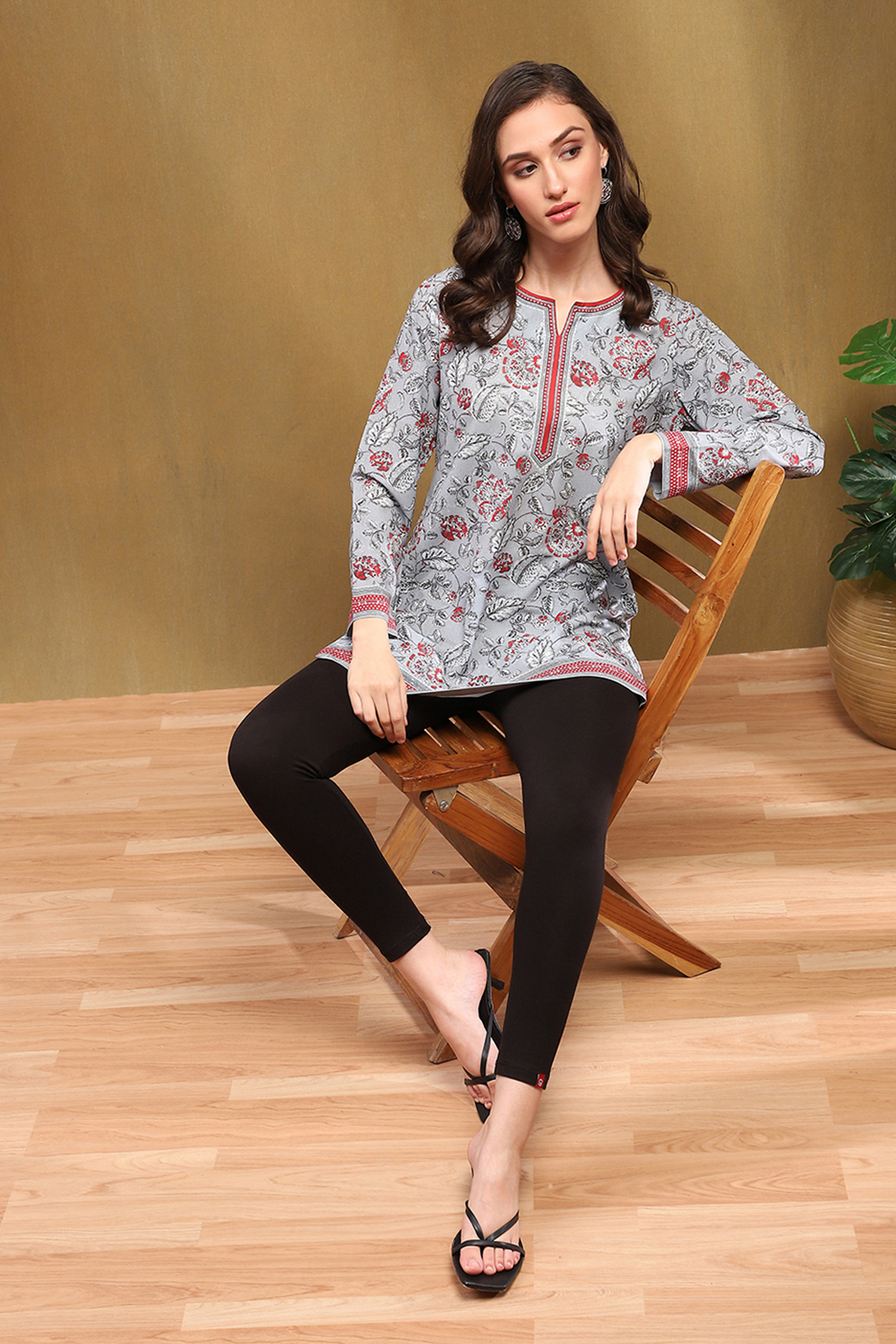 Grey Floral Printed Regular Fit Straight Kurti image number 6