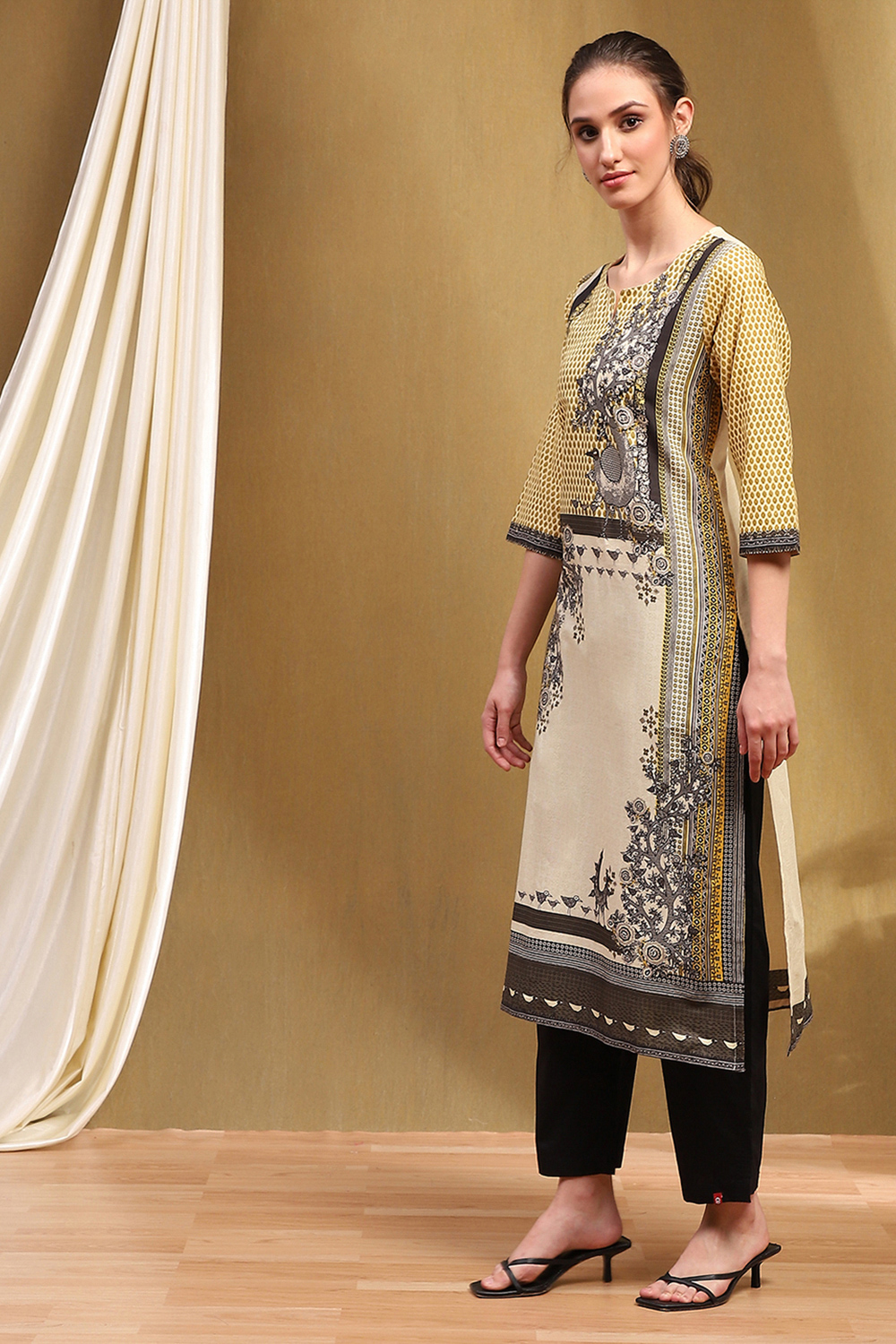 Yellow Cotton Printed Straight Kurta image number 2