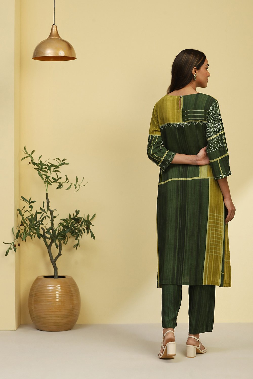 Green Printed Straight Kurta Set image number 4