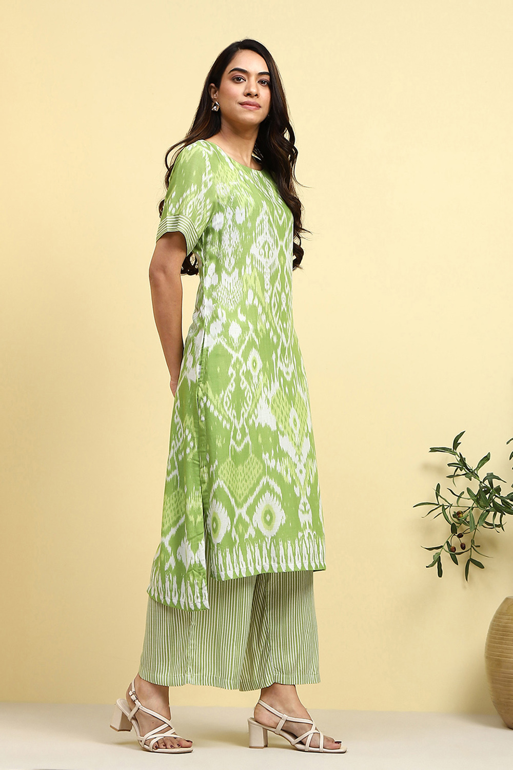 Moss Green Printed Straight Kurta Set image number 4