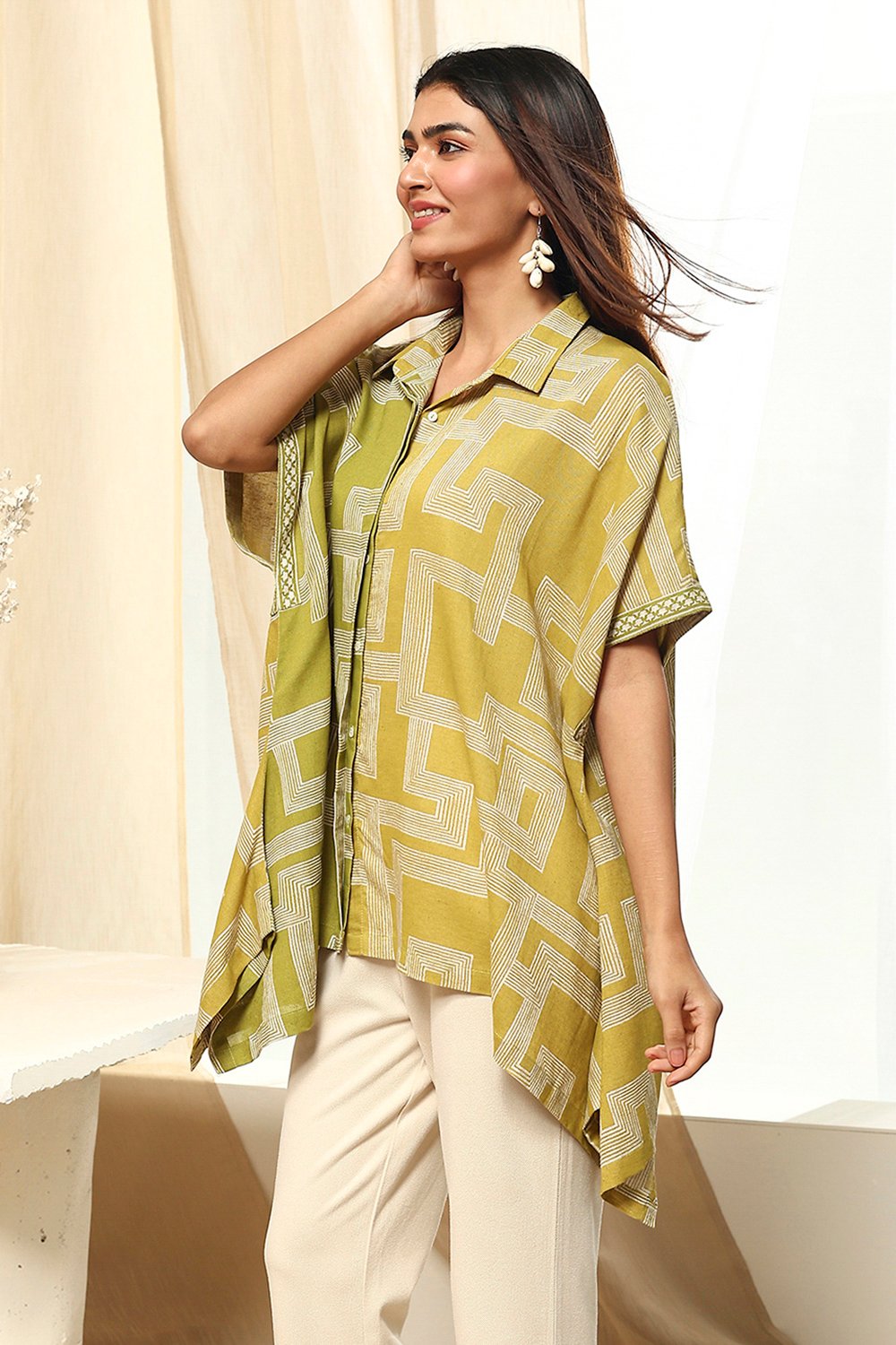 Green Geometric Printed Kaftan-Style Shirt image number 2