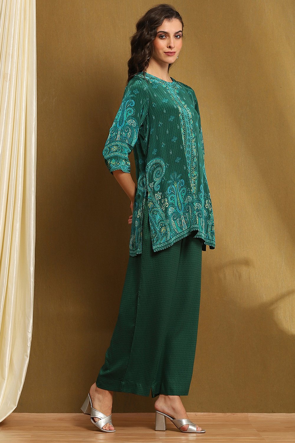 Emerland Green Crepe Straight Suit Set image number 5