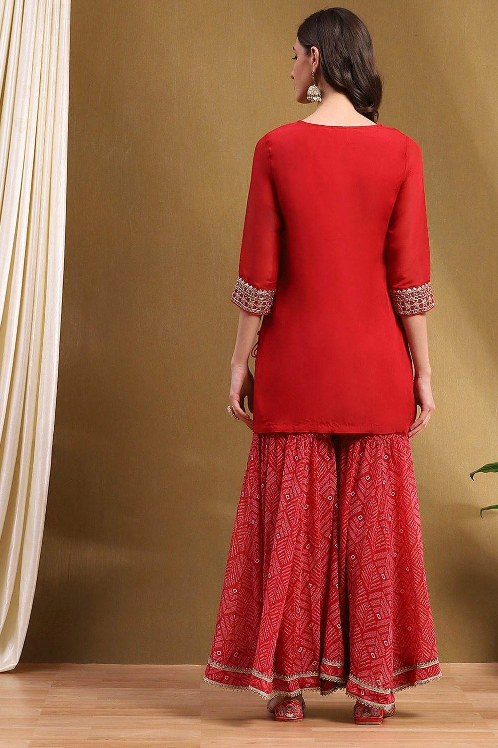 Red Embroidered Festive Straight Suit Set image number 4