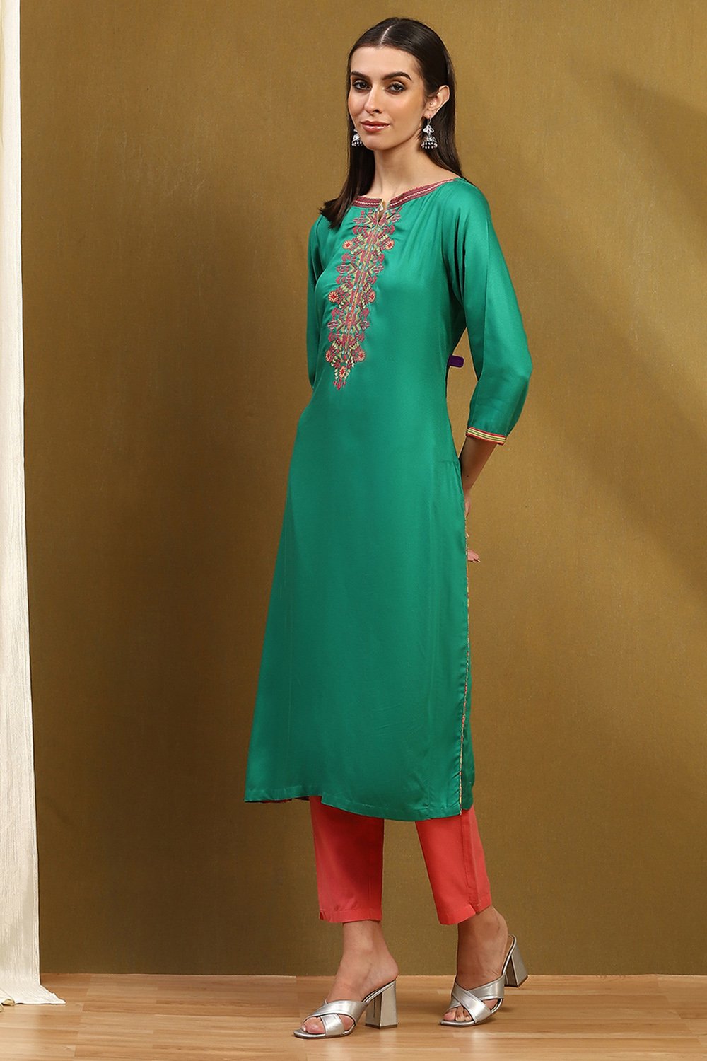 Green Straight Rayon Kurta image number 2