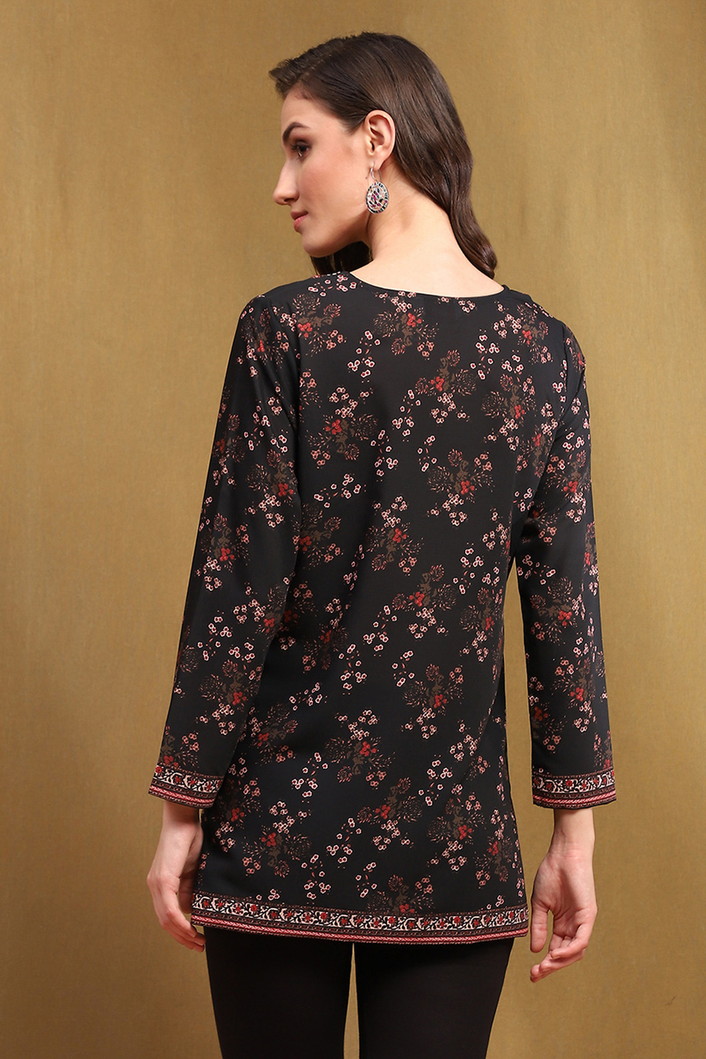 Black Floral Printed Regular Fit Straight Kurti image number 3