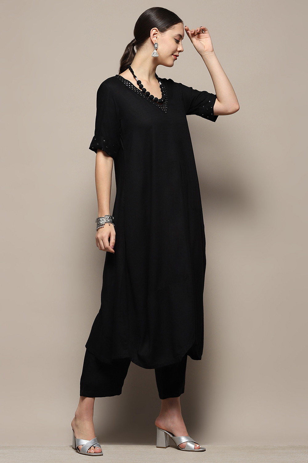 Black Asymmetric Solid Kurta Set image number 6