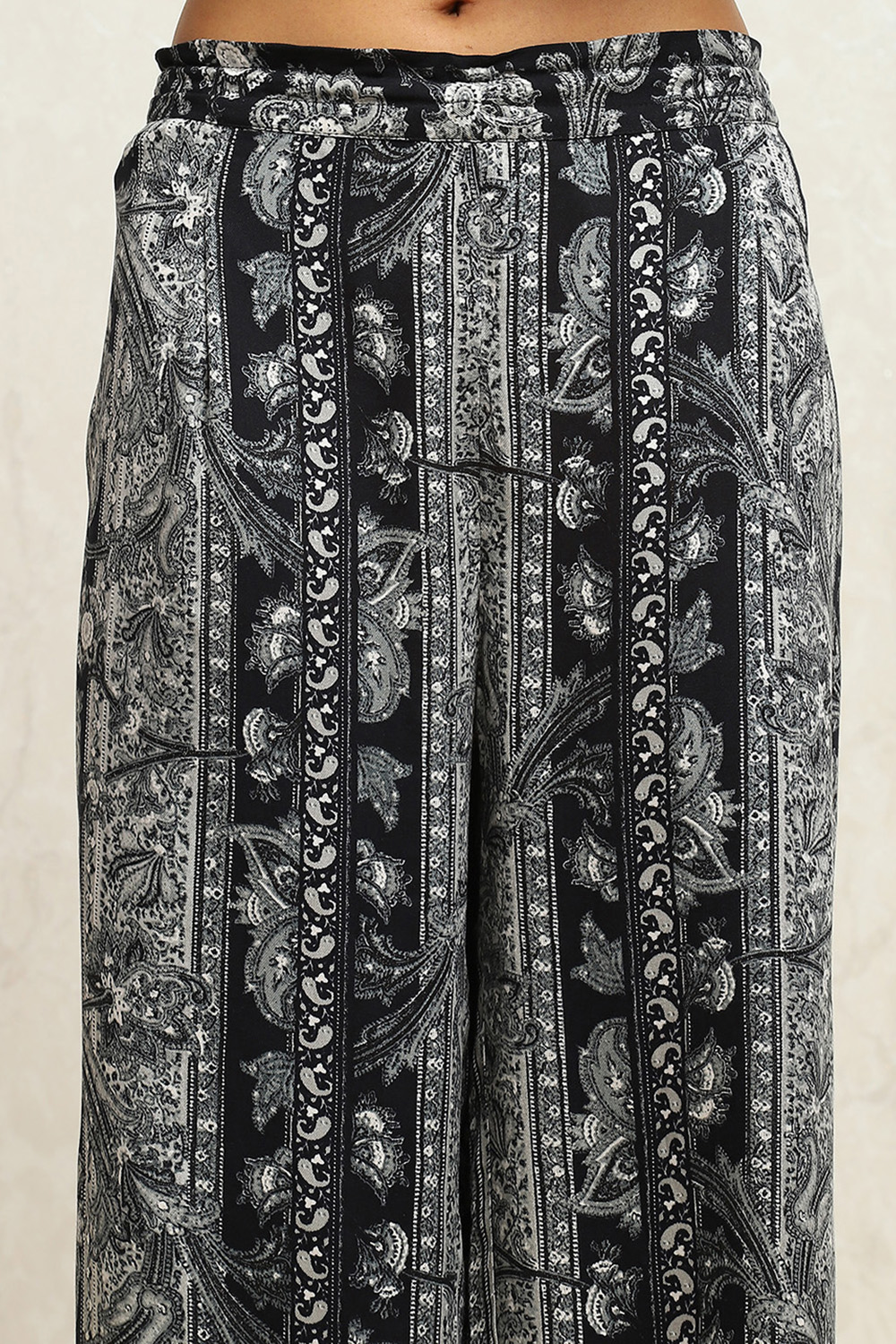 Black Printed Shirt-Style Kurti Co-ord Set image number 2