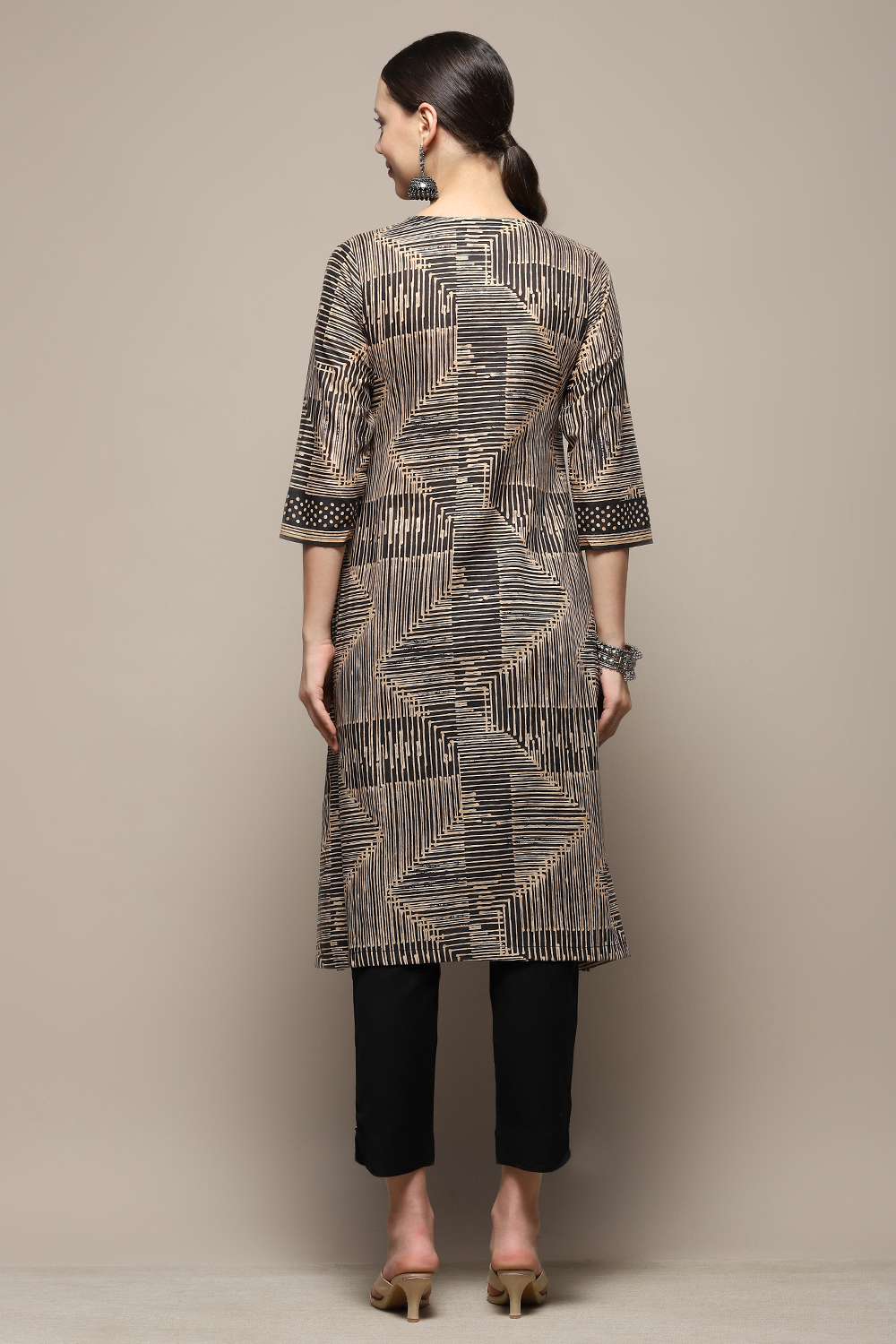 Black Cotton Geometric Printed Straight Kurta image number 3