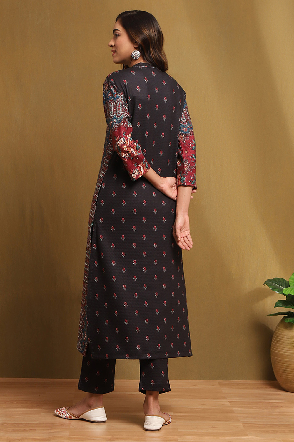 Black Polyester Blend Straight Kurta Pants Set image number 4