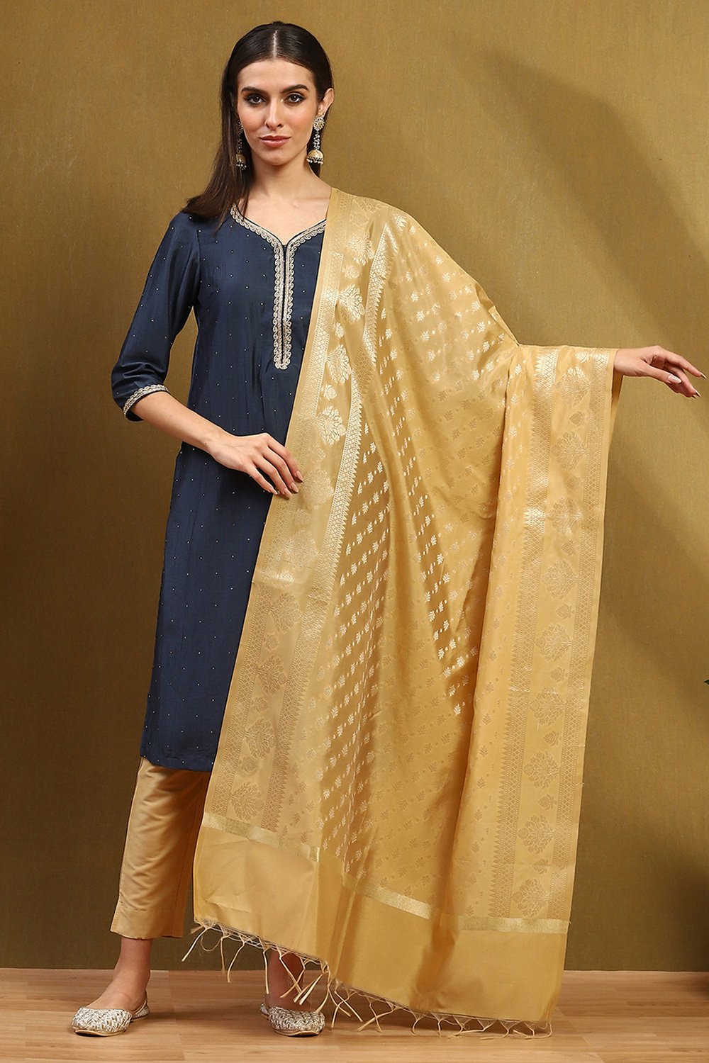 Beige Floral Yarn-Dyed Festive Dupatta image number 4