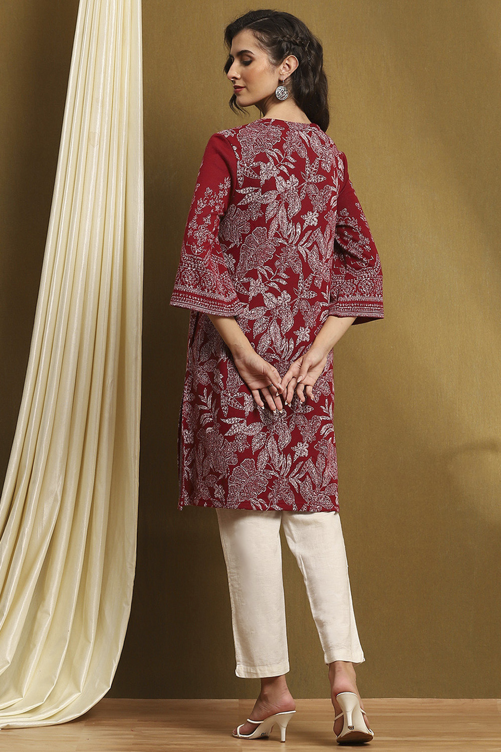 Maroon Jacquard Straight Kurta image number 3