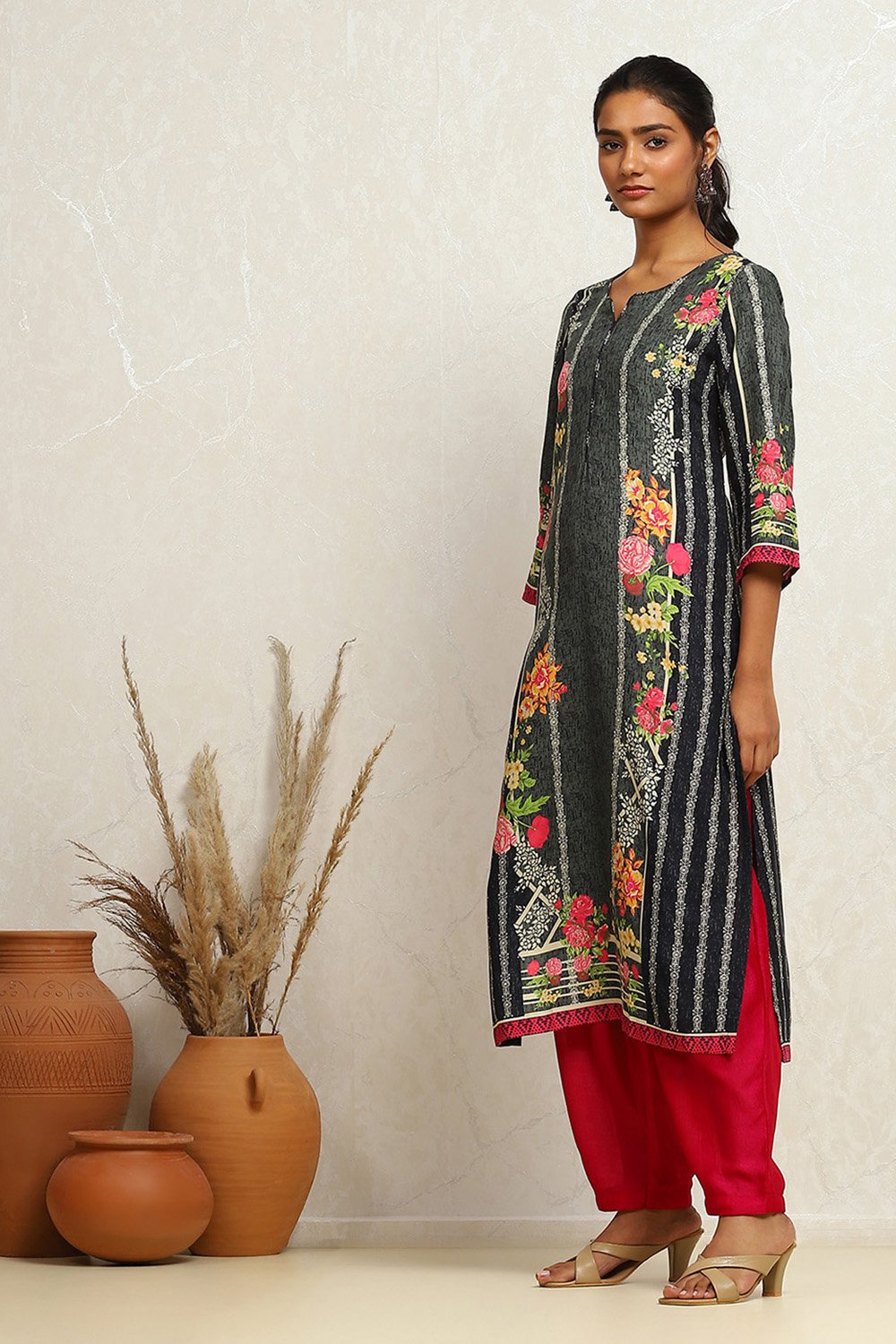 Grey Rayon Straight Kurta image number 2