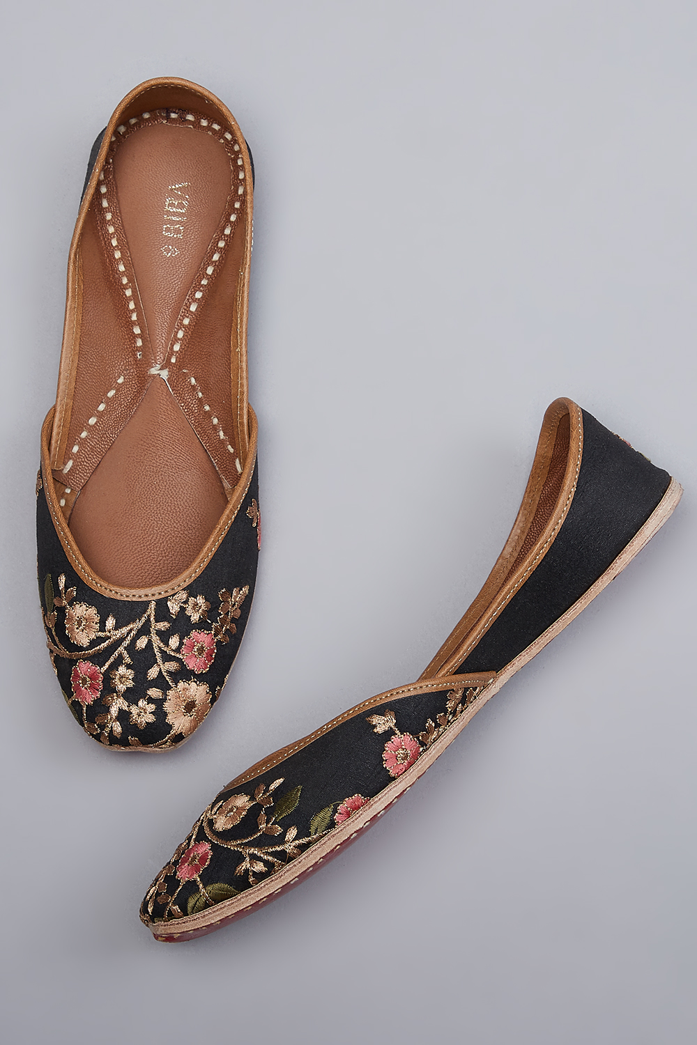 Black Floral Embroidered Mojaris image number 2