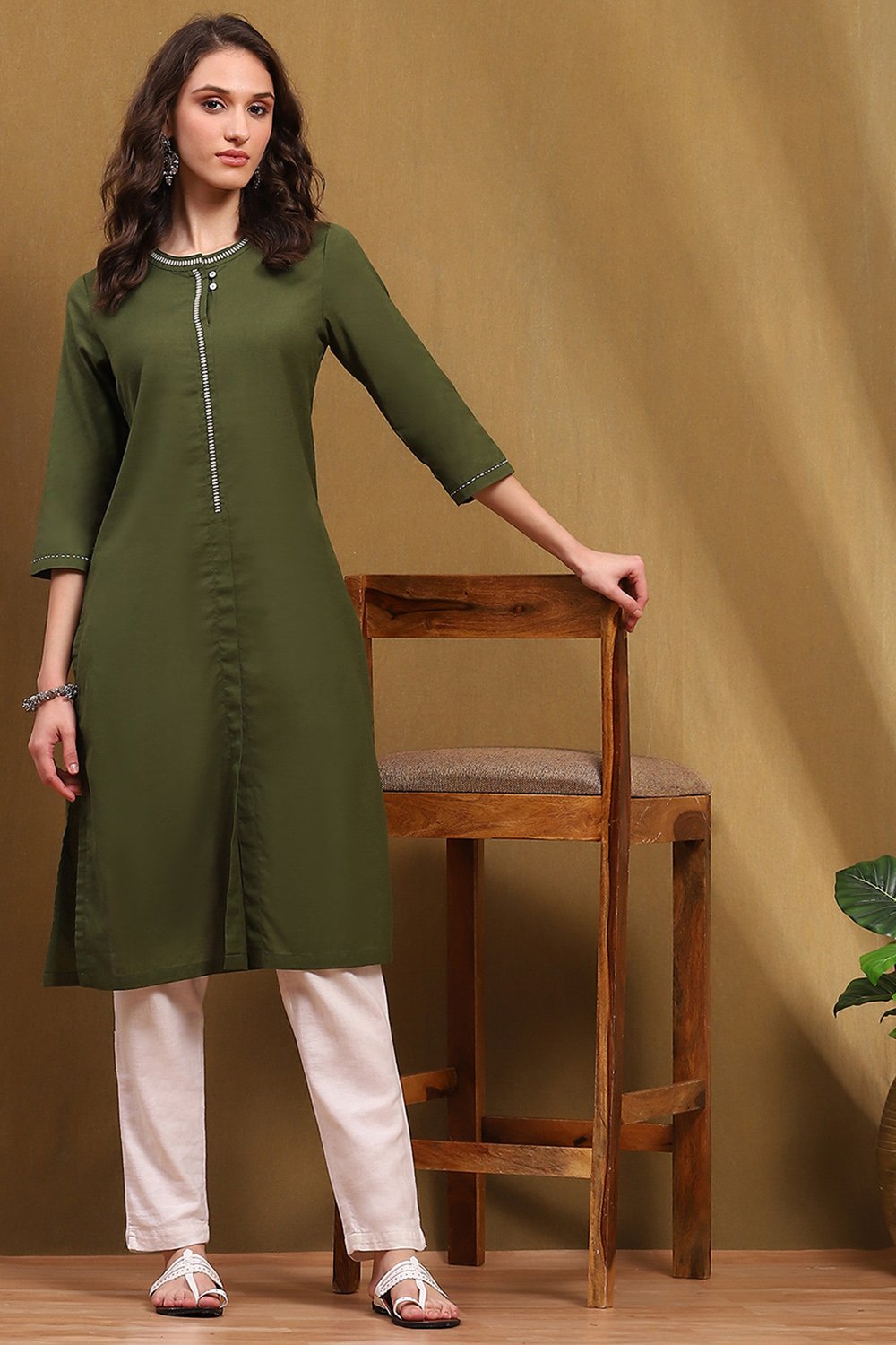 Green Cotton Blend Solid Regular Fit Straight Kurta image number 0