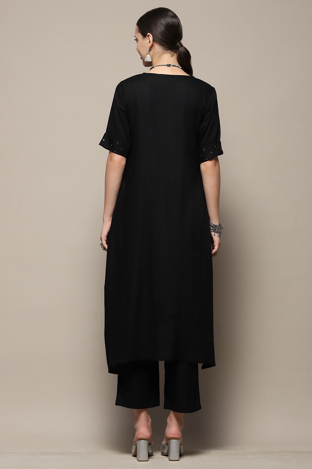 Black Asymmetric Solid Kurta Set image number 5