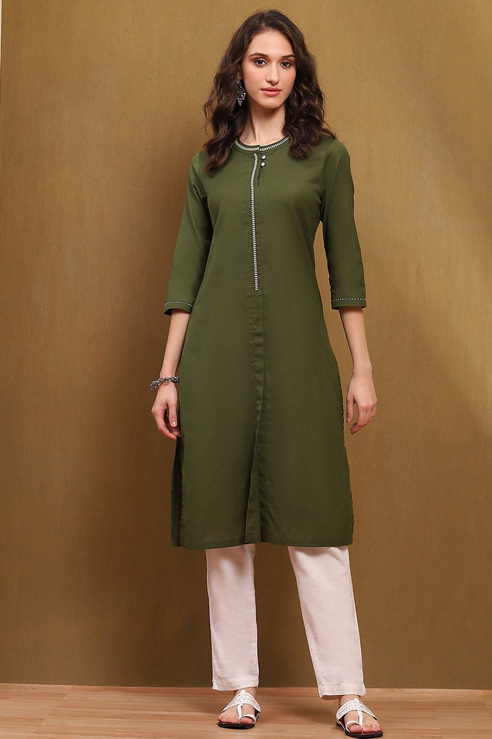 Green Cotton Blend Solid Regular Fit Straight Kurta image number 5