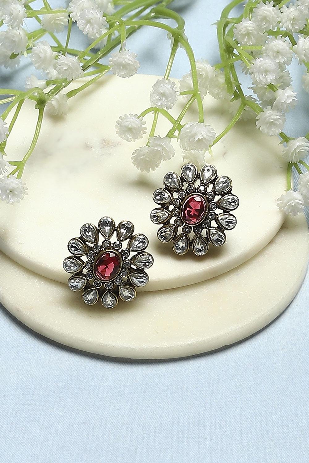 Red and White Gold-Plated Kundan Studded Studs image number 0