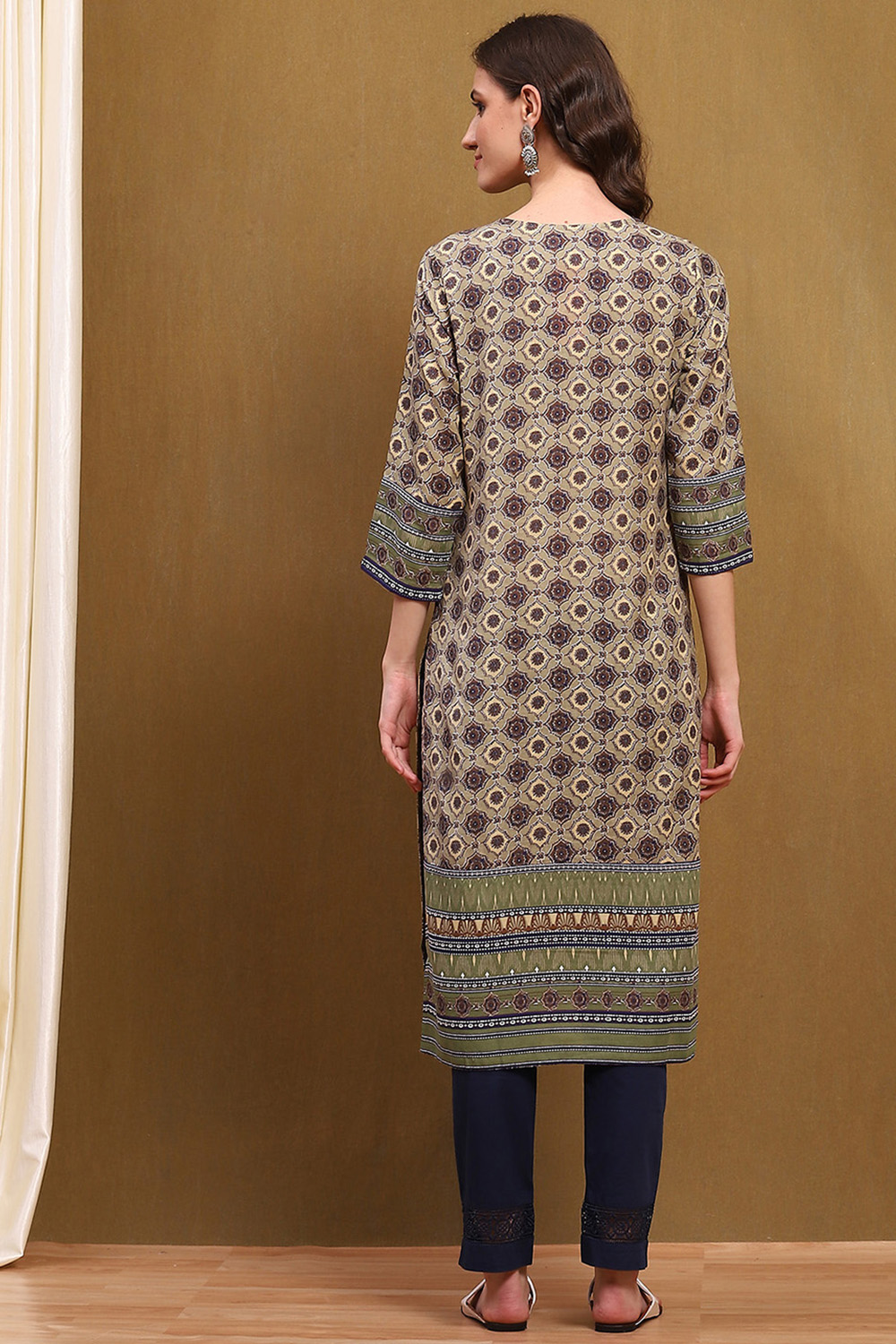 Green Ethnic Motifs Printed Straight Kurta image number 3