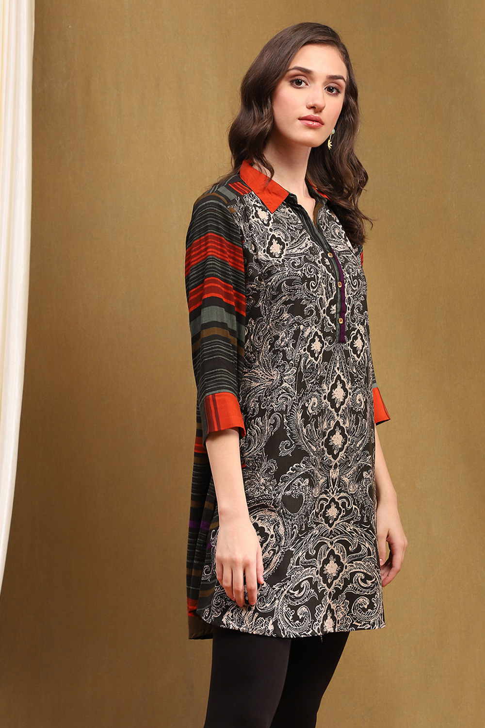 Black Printed Regular Fit Straight Kurti image number 4