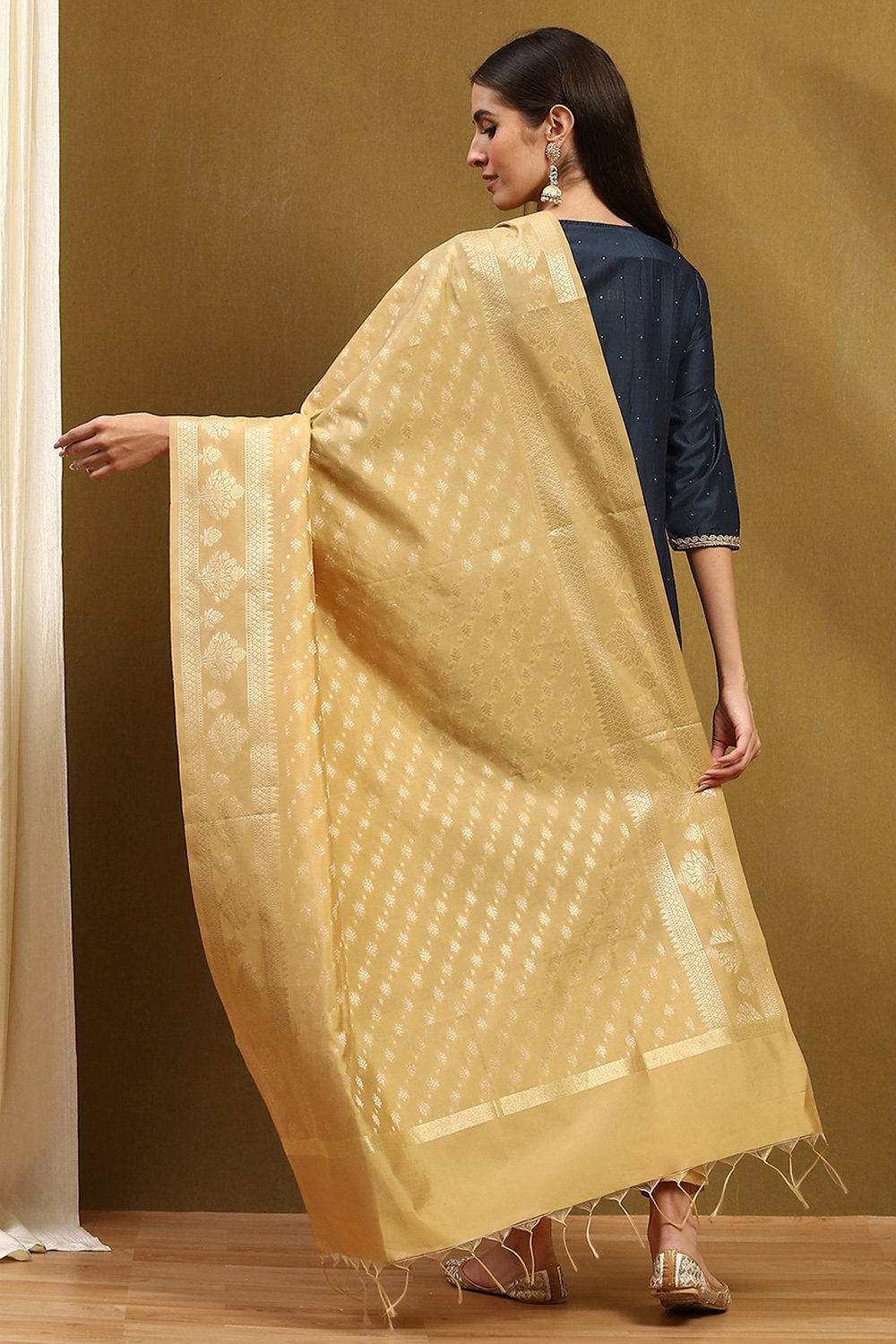 Beige Floral Yarn-Dyed Festive Dupatta image number 3