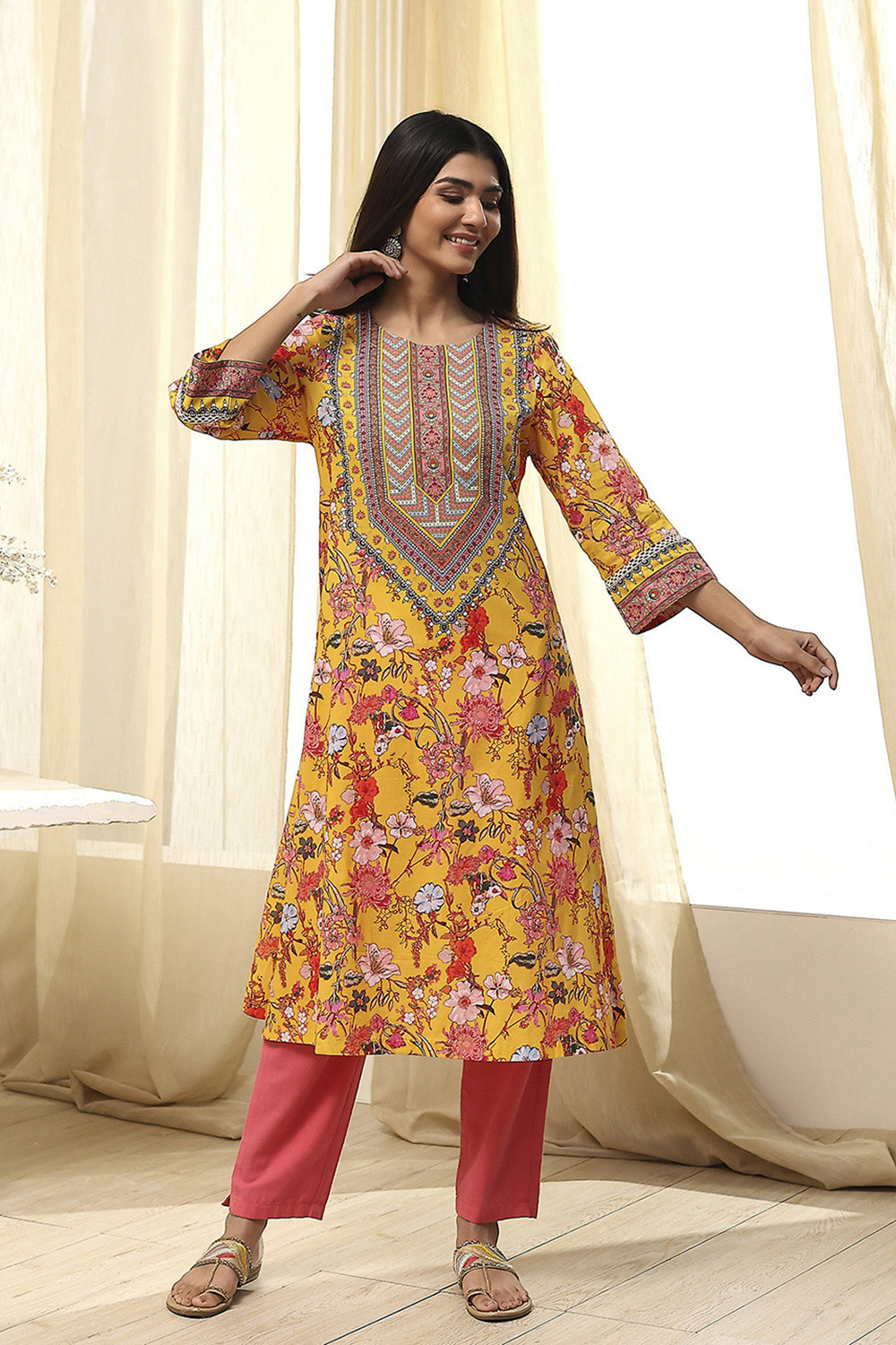 Pink Pure Cotton Floral Straight Kurta image number 5