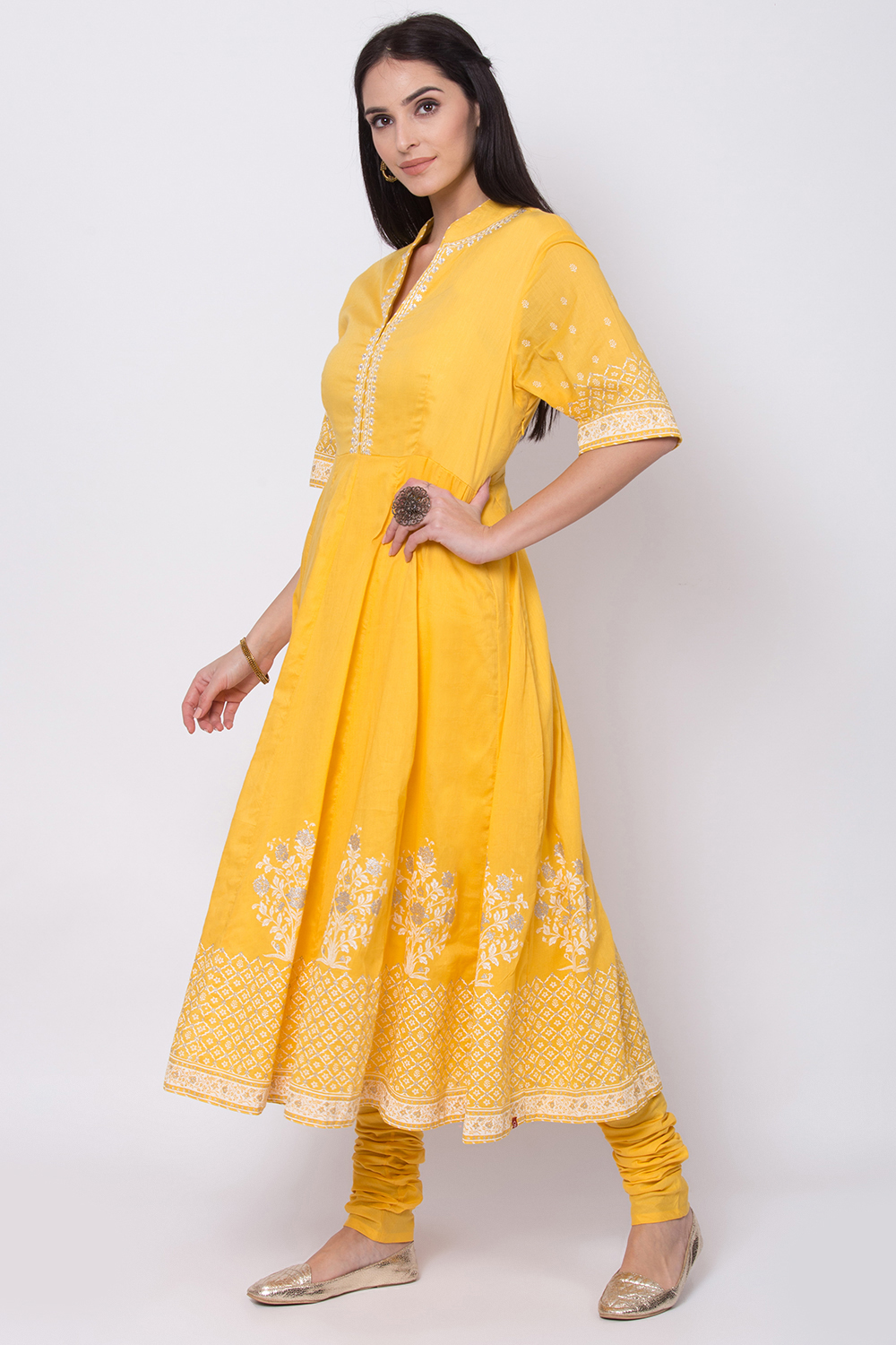 Yellow Straight Kurta Churidar Suit Set image number 2