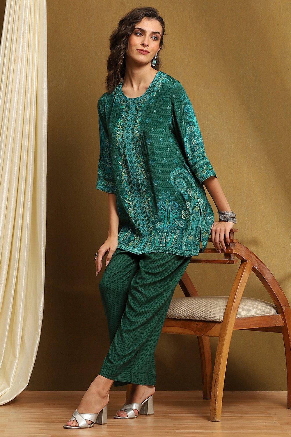 Emerland Green Crepe Straight Suit Set image number 0