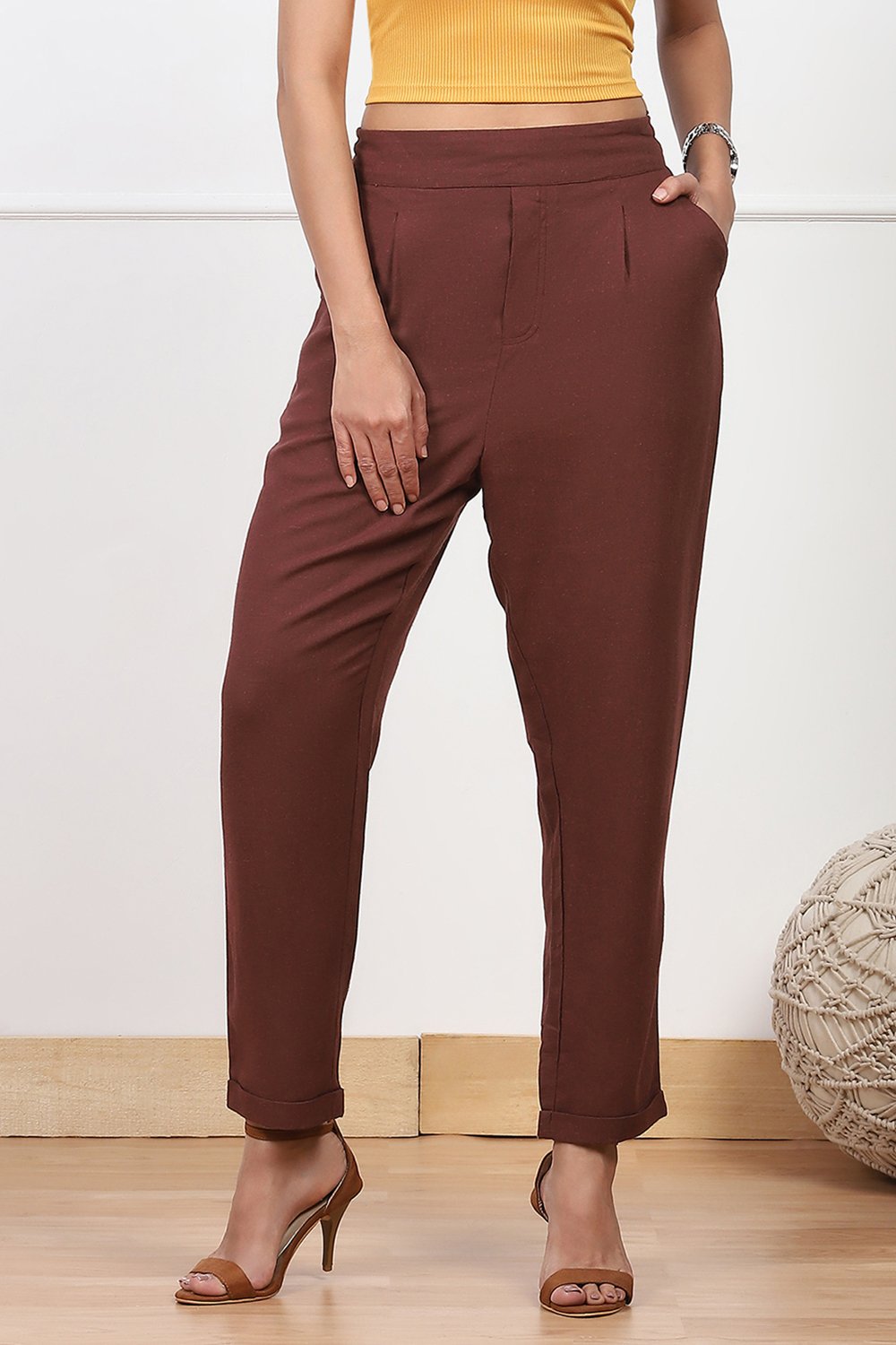 Brown Solid Tapered Relaxed Fit Pants image number 4