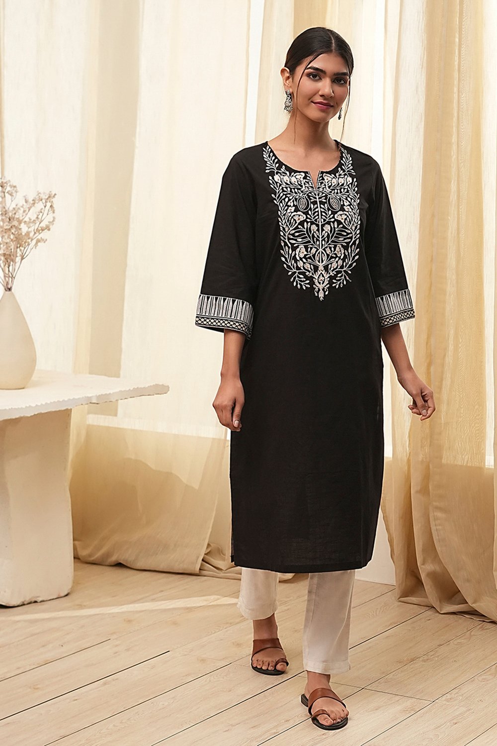 Green Pure Cotton Embroidered Straight Kurta image number 5