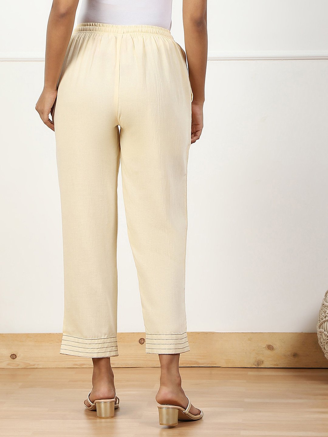 Cream-coloured Solid Mid-Rise Regular Fit Palazzo image number 5