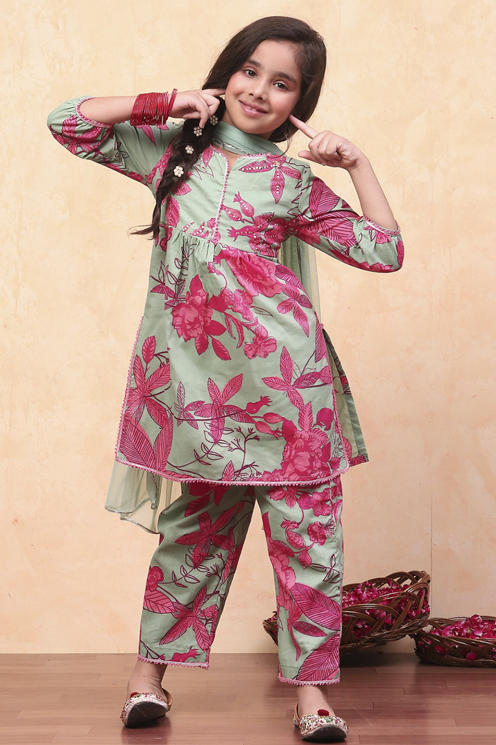 Green Cotton Floral Printed Straight Suit Set image number 0