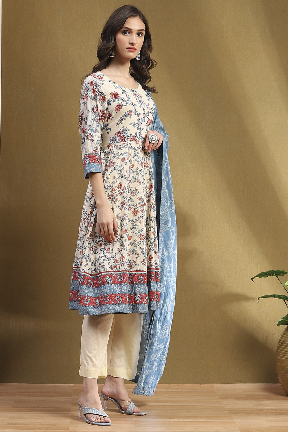 Off-white Cotton Floral Printed Anarkali Suit Set image number 5